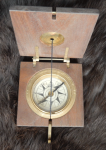 Wood mounted navigation compass - Quotes Index